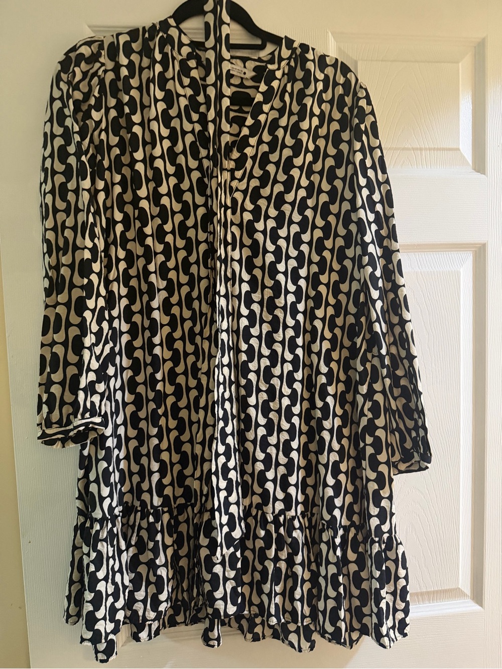 Zara Black and White Long-Sleeve Patterned Tunic Dress
